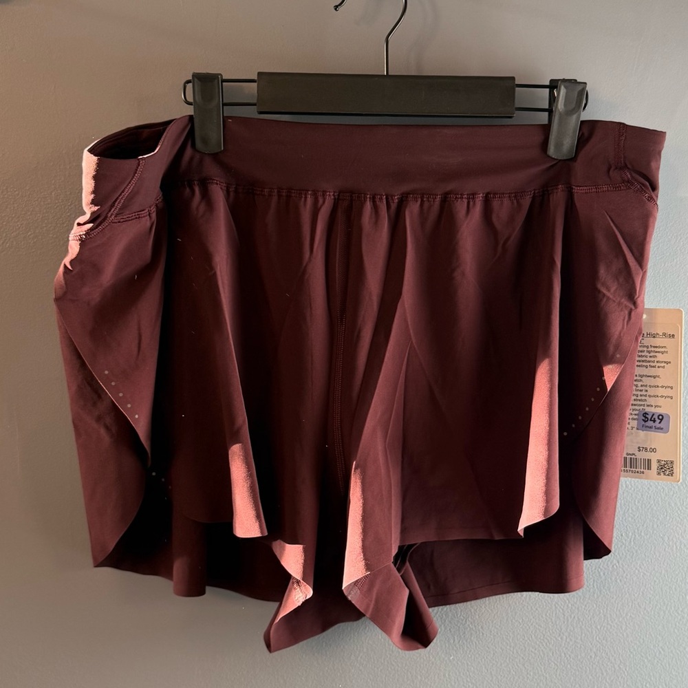 NWT- Lululemon Athletica Fast and Free Split Short 3"